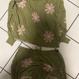 Green and Pink Floral Lounge Set